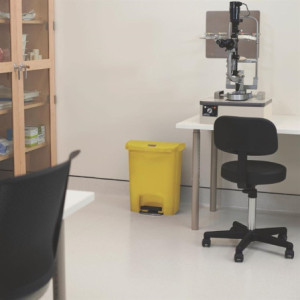 Kollane prügikast 30L Rubbermaid - Eriti vastupidav esipedaal