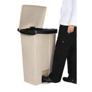 Beige pedaaliga konteiner 87L Rubbermaid Step-On: Vastupidavus ja hügieen