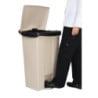 Beige pedaaliga konteiner 87L Rubbermaid Step-On: Vastupidavus ja hügieen
