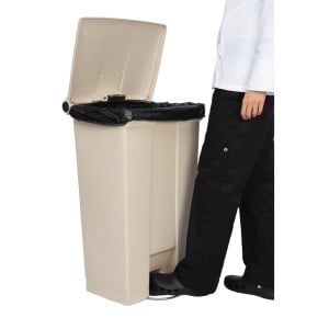 Beige pedaaliga konteiner 87L Rubbermaid Step-On: Vastupidavus ja hügieen