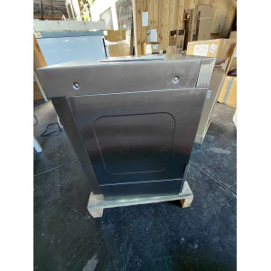 Professionaalne klaasipesumasin koos loputusvedeliku ja pesuaine dosaatoriga - 35 x 35 cm - Taastatud