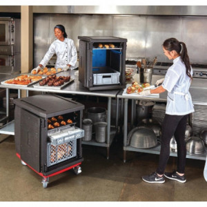 Esipaneeliga Epp eeslaadimiskonteiner reguleeritavate liuguritega - 155 L - Cambro